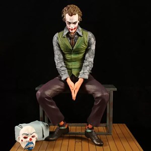 اسباب بازی اکشن فیگور جوکر نشسته Joker Action Figure _اسباب بازی اکشن فیگور
